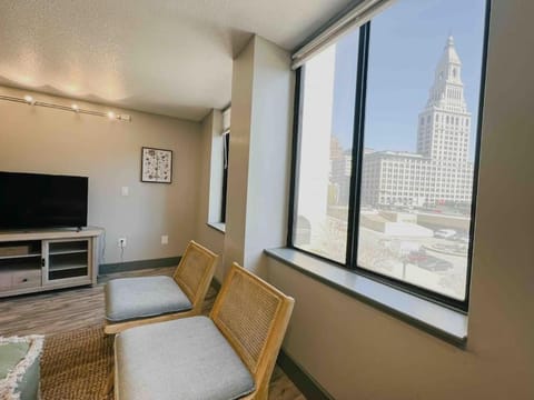The Hartford Skyline - Stylish Downtown Condo with Wifi Gym and Parking Condo in Hartford