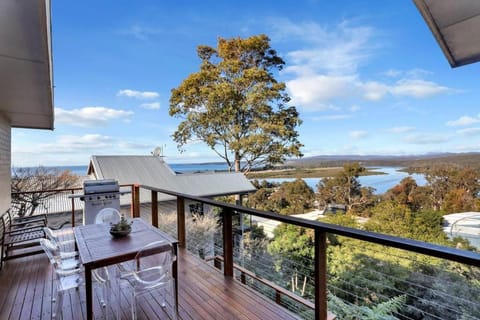 Aqua La Vista - 4 Bedroom Pet Friendly House House in Merimbula