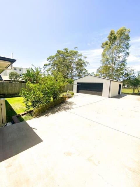 Beach Boutique With River View House in Maroochydore