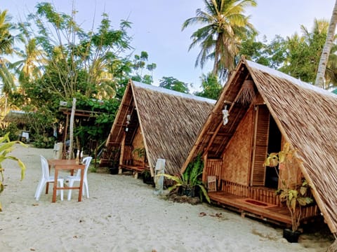 Akoya Beach Sunset Camp Campingplatz /
Wohnmobil-Resort in El Nido