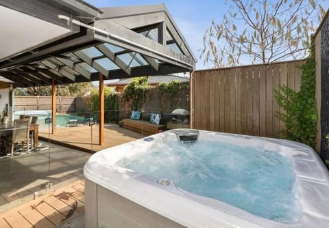 Sunny Daze Haven with pool and spa Maison in Ocean Grove