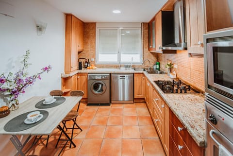 Kitchen or kitchenette, dishwasher, minibar, pet friendly, stove, toaster