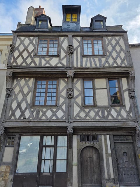 Property building, Location