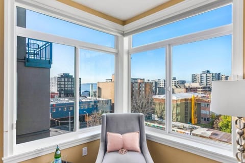 Corner Unit in the middle of it all - 99 Walkscore Apartment in Belltown