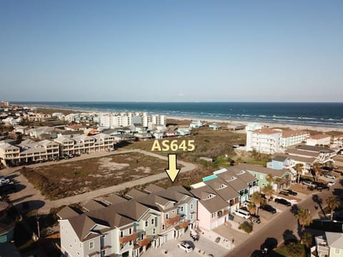 AS645 Newly Built Townhome with a HEATED Private Pool, Beach Boardwalk and Golf Cart Included House in Port Aransas