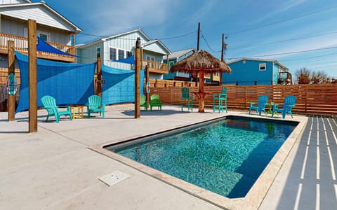 NSH921 Charming Home with a Private Pool, Pet Friendly, In Town Close to the Beach House in Port Aransas