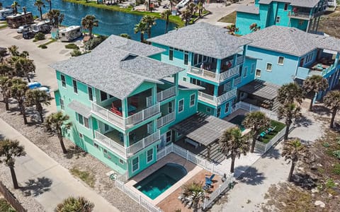 GUW101 Elegant 6BR Beachfront Home with a Private Pool, Boardwalk, Unobstructed Gulf Views House in Port Aransas