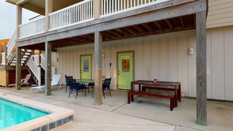 GW625 Luxury Island Beach House, Private Pool and Golf Cart Included House in Port Aransas