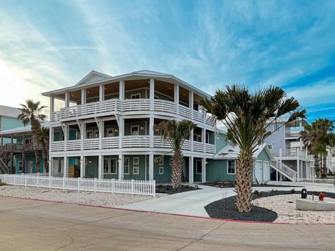 RD283 The Porches Breathtaking Custom New Home with Gulf Views, Private Pool and Golf Cart Included House in Port Aransas