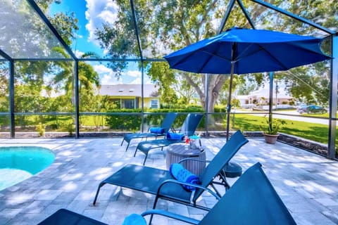 Beautiful Cape Coral Oasis! King Bed, BBQ, Heated Pool, PVT Yard & Much More! Villa in Cape Coral