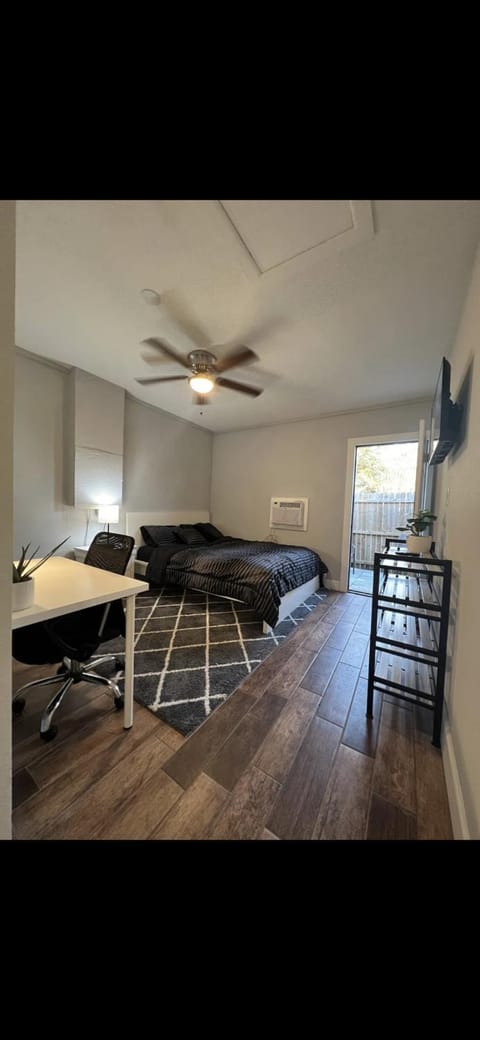 Bed, Photo of the whole room, Bedroom, fireplace