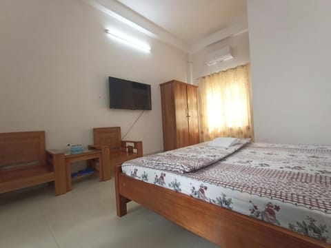 Bed, TV and multimedia, Bedroom, air conditioner