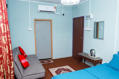 Photo of the whole room, Seating area, Bedroom, air conditioner