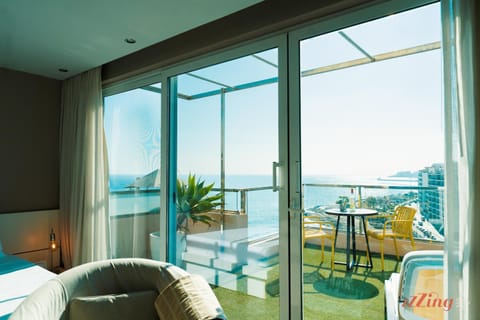 Gorgeous seaviews from a stunning studio Condominio in Sliema