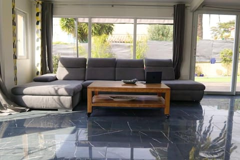 RIVA BELLA villa plage Apartment in French Riviera