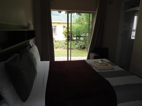 2 Bed Apt with en-suite and kitchenette - 2066 Copropriété in Harare