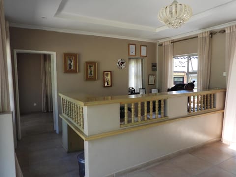 2 bedroomed apartment with en-suite and kitchenette - 2069 Condo in Harare