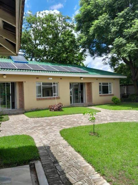2 bedroomed apartment with en-suite and kitchenette - 2068 Copropriété in Harare