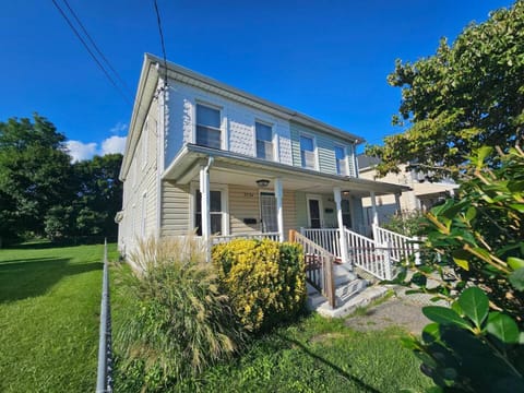 Two Level Queen Primary House in Towson