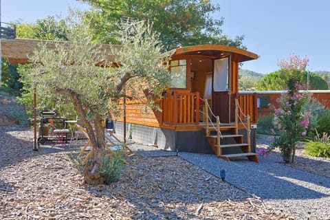 Roulotte au cœur des vignes, Hyères Campground/ 
RV Resort in La Londe-les-Maures