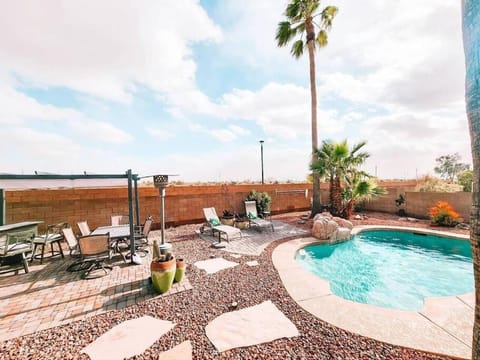 Luxury Pool Home! Amazing Back Yard Oasis Villa in Avondale