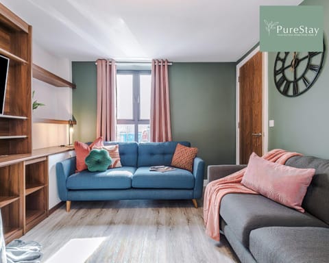 Stunning Five Bedroom House By PureStay Short Lets & Serviced Accommodation Manchester With Free Parking House in Manchester