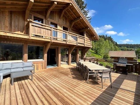 Chalet Aconit, terrasse panoramique avec jacuzzi et sauna Chalet in Gérardmer