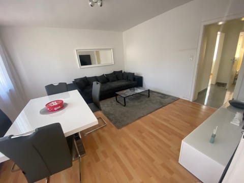 Apartment in Uerdingen,Monteure,Netflix, Prime Condo in Krefeld
