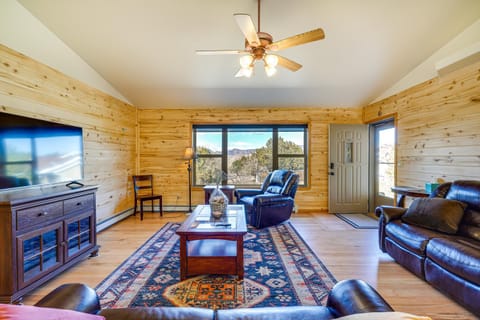Cañon City Vacation Rental with Stunning Views! Maison in Canon City