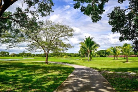 Laguna Lake House - Private Pool - Sleeps 12 - Elegant Villa in Rio Hato