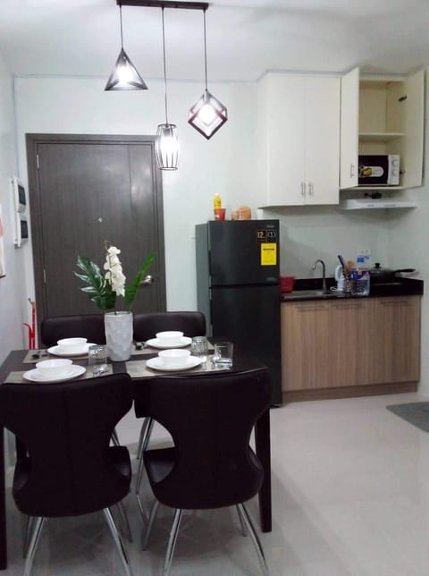 Kitchen or kitchenette, Dining area, minibar, pet friendly, stove, toaster