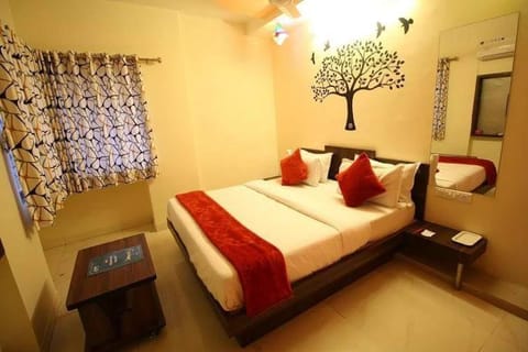 Hotel Royal Stay, Pakwan Sg Highway Hôtel in Ahmedabad