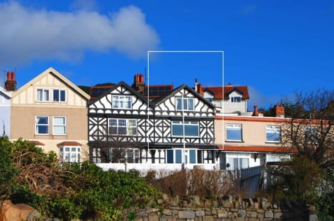 Estuary View Apartment House in Deganwy