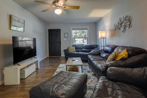 Pet-Friendly Pensacola Vacation Rental with Patio Haus in Bellview