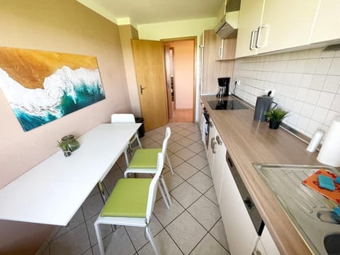 Kitchen or kitchenette, Seating area, Dining area, pet friendly, stove