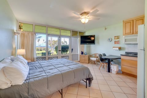 Walk to Beach Ocean-View Maunaloa Studio Apartment in Molokai