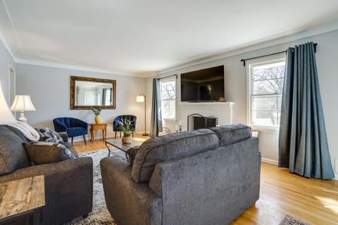 Inviting Minneapolis Vacation Rental with Game Room! Maison in Richfield