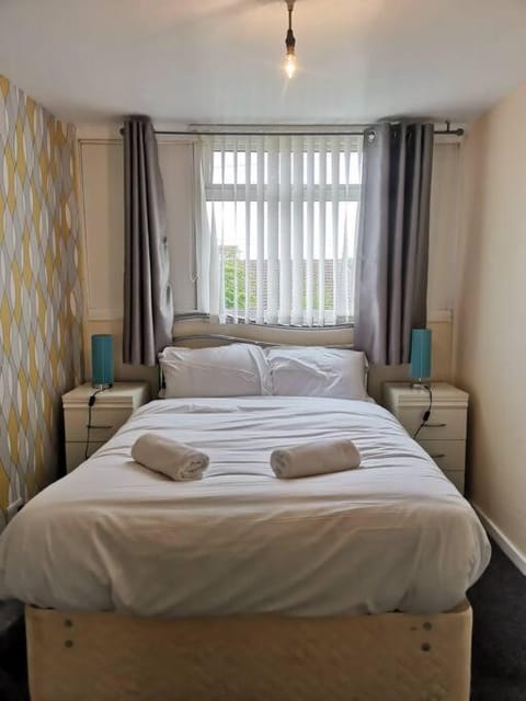 Shielded Serenity - 3 BR House Apartment in South Shields