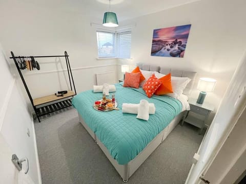 2 Bedroom Flat - Free Parking Apartment in Aylesbury Vale