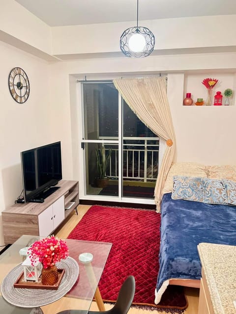 1 BR Condo Unit at The Celandine Condominium near Ayala Cloverleaf Mall Apartment hotel in Quezon City