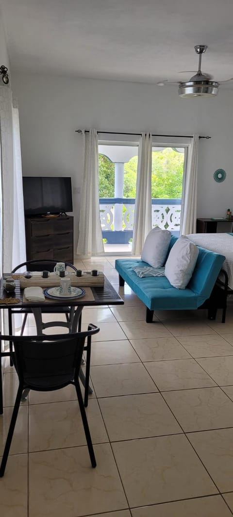 Villa Serenity by the Water Alojamiento y desayuno in Turks and Caicos Islands