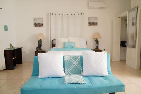 Villa Serenity by the Water Bed and Breakfast in Turks and Caicos Islands