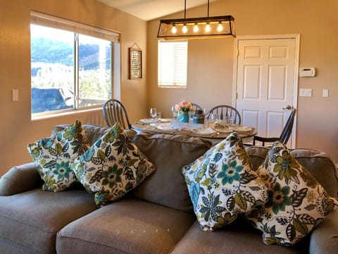 Serenity Pines - Prescott Cabin Rentals House in Prescott