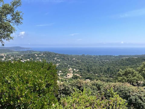 Villa de luxe avec vue mer, piscine à débordement et climatisation à La Croix-Valmer - FR-1-726-11 House in Cavalaire-sur-Mer