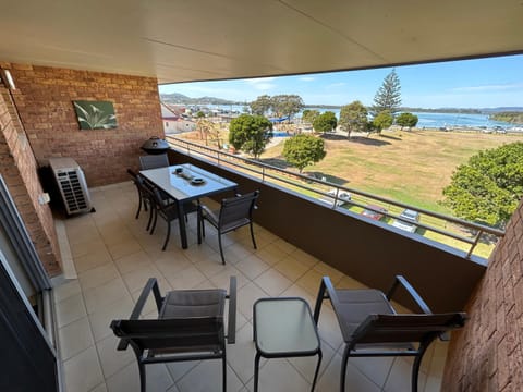 View (from property/room), Balcony/Terrace, Lake view