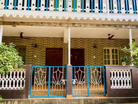 Facade/entrance