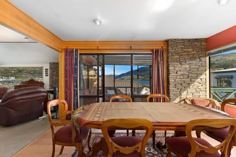 Charming house with lovely views Condo in Queenstown