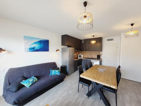 Kitchen or kitchenette, Living room, Seating area, Dining area, minibar, pet friendly, stove