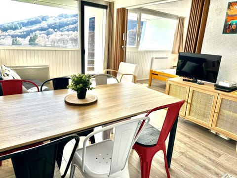 Dining area, Mountain view