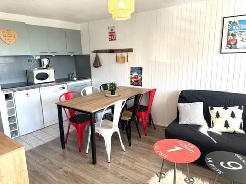 Appartement cosy Centre station de Super Besse pour 2 à 6 personnes Apartment in Besse-et-Saint-Anastaise